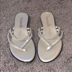 Gold sandal with details